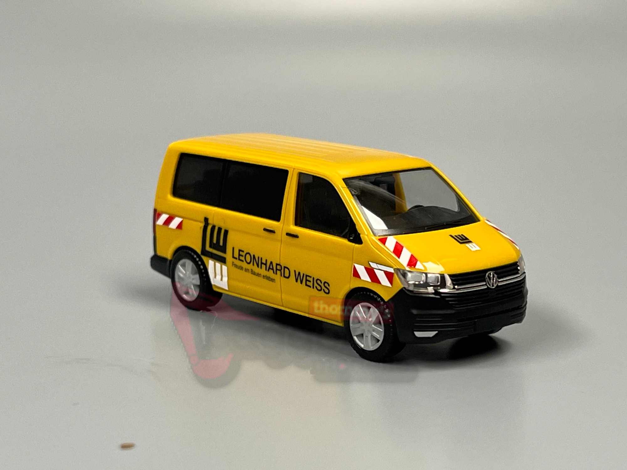 960656 - Herpa - Volkswagen VW T6.1 Bus "Leonhard Weiss"